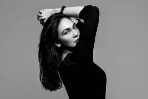 8 Penampilan Luna Maya pakai gaun pengantin, cantiknya bikin pangling