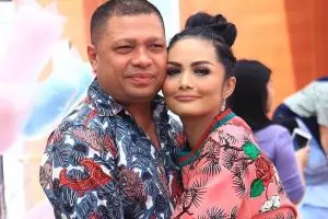 Pamer kemesraan dengan sang suami, Krisdayanti banjir hujatan 