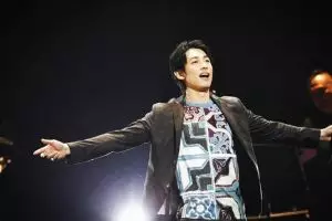 10 Potret tampan Dean Fujioka, seleb Jepang yang nikahi putri bos jamu