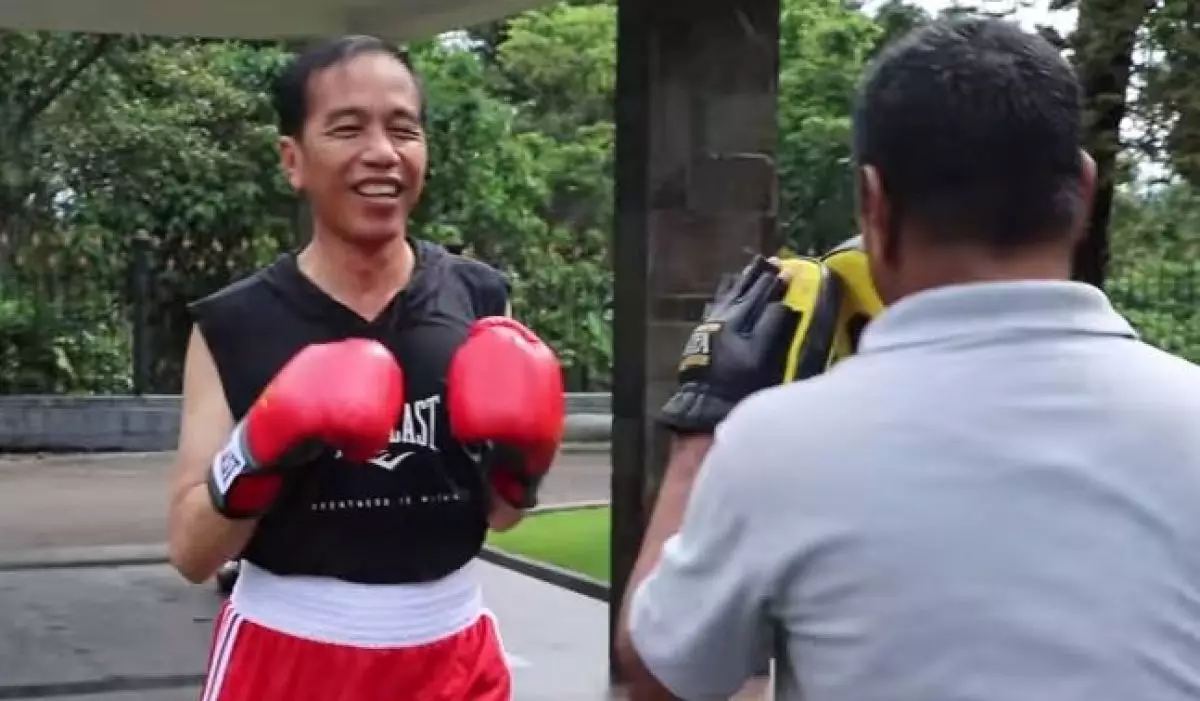 Jokowi blak-blakan, ini ternyata alasannya coba olahraga tinju