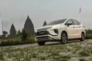 5 Kriteria ini yang paling dicari cewek ketika memilih mobil 