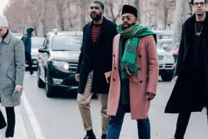10 Gaya Mobolaji Dawodu, pria yang kenakan peci di Milan Fashion Week