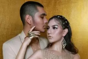 Pose intim dengan Irish, posisi tangan Giorgino bikin warganet iri