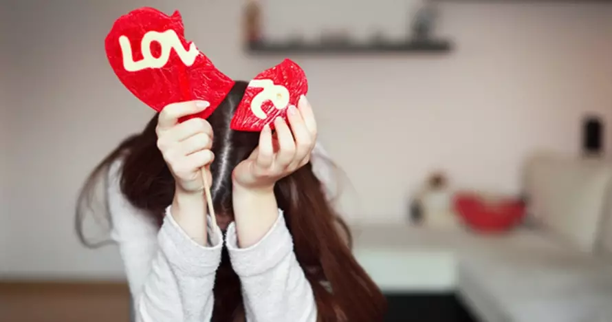 Begini cara memanfaatkan barang dari mantan biar cepet move on