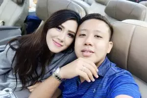 Tengah hamil besar, pose Rey Utami ini malah buat warganet salah fokus