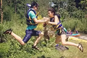 Gemar foto levitasi, ini 10 pose kocak andalan Patricia Gouw