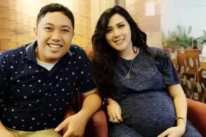 Dinyinyiri warganet bentuk hamilnya aneh, ini jawaban pedas Rey Utami