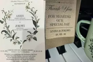 Viral undangan pernikahan Anies & Jokowi, begini cerita mempelainya