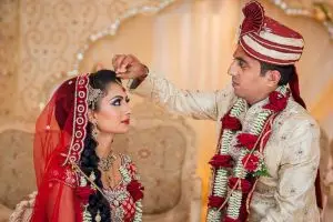 Baru nikah 6 hari, alasan suami izinkan istri poliandri ini bikin haru