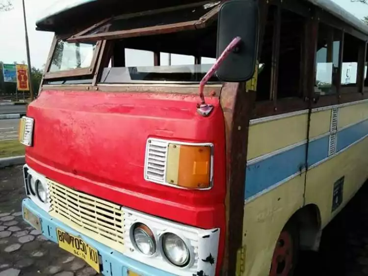 Menengok keunikan Bas Kayu, kendaraan umum bersejarah di Riau