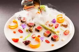 4 Restoran ini temanya unik, ada yang makan sama singa