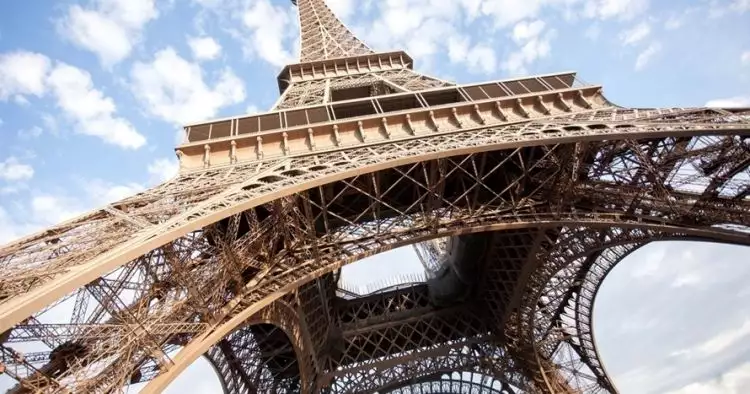 Ini penampakan apartemen rahasia di atas Menara Eiffel