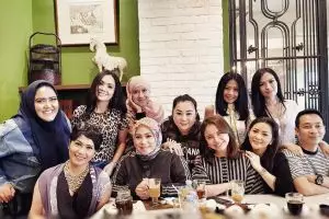Bertabur bintang, begini 8 potret keseruan seleb di arisan Ladies