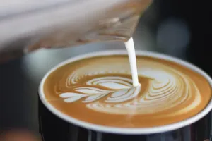 Jarang diperhatikan, ini 4 jenis susu untuk latte dan cappucino
