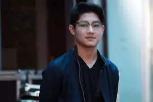 Ibu tiri melahirkan anak, Teuku Rassya penuh kasih gendong si bayi