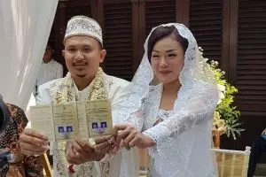7 Momen bahagia detik-detik pernikahan Chef Aiko dengan adat Betawi