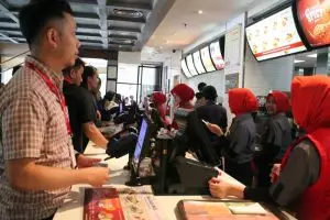 Restoran cepat saji ini lagi nyari ribuan tenaga kerja baru lho