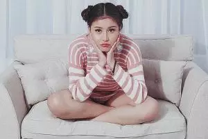 Imut bak idol K-Pop, ini 9 gaya Awkarin dengan rambut kuncir dua