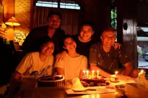 6 Momen sweet ulang tahun adik ipar Chicco Jerikho, kumpul sekeluarga