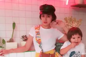 Unggah foto bersama El, warganet sebut Jedar mirip Nikita Mirzani