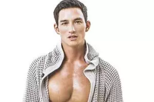 Unggah foto saat masih remaja, Mike Lewis malah dikira cowok Korea