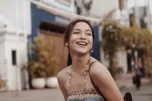 10 Gaya Putri Marino dalam balutan kain etnik, cantik khas Indonesia