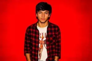 Jadi aktor laris, 10 fashion item Jefri Nichol ini harganya murah