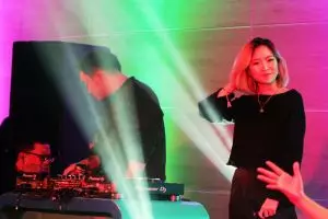 Dipha Barus ajak anak muda terus berkarya, tapi jangan boros ya? 