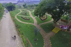 6 Foto tempat wisata kreatif ini dibangun di lahan bekas tambang