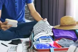 7 Outfit yang wajib dipakai traveler, dijamin aman dan nyaman