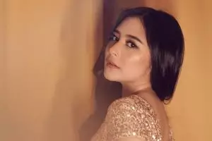 10 Gaya Prilly Latuconsina saat kenakan gaun, cantiknya sesuai umur