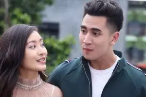 Gendong-gendongan di pinggir pantai, Verrell-Natasha banjir hujatan