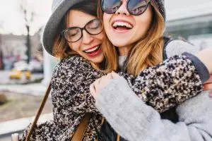 5 Kendala cewek ini cepat beres diatasi berdua bareng sahabat