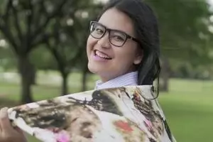 6 Gaya Kahiyang saat pemotretan maternity, tampak anggun dan santun