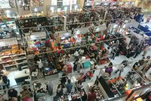 Bazar barang second ini 12 kali digelar tetap ramai, rahasianya simpel