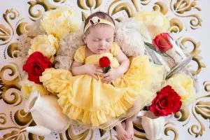 10 Potret newborn tema Disney ini bikin bayi mirip princess, duh gemas