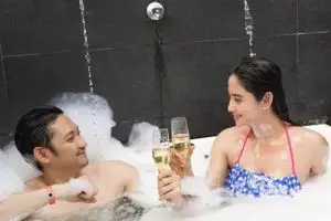 Kerap pamer kemesraan, 5 foto Dewi Perssik & suami ini tuai hujatan 