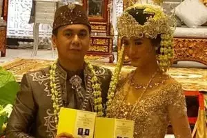 Sudah sah, ini 7 momen haru pernikahan Raditya Dika dan Anissa Aziza