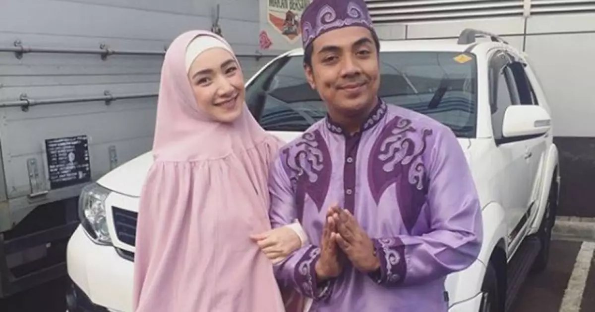 10 Momen romantis Ustaz Riza Muhammad & istri, jauh dari gosip miring