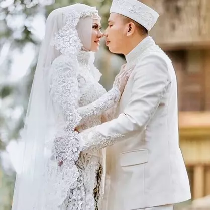 Positif hamil, begini 6 potret Angel Lelga &amp; Vicky Prasetyo di ranjang