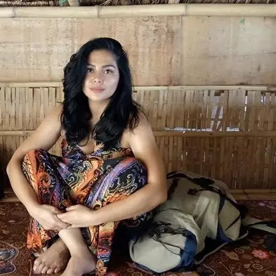 10 Gaya traveling Vitta Mariana, pemain Para Pencari Tuhan yang seksi 