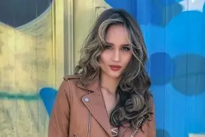 7 Pesona Cinta Laura di pernikahan Raditya Dika, bikin hati berdesir