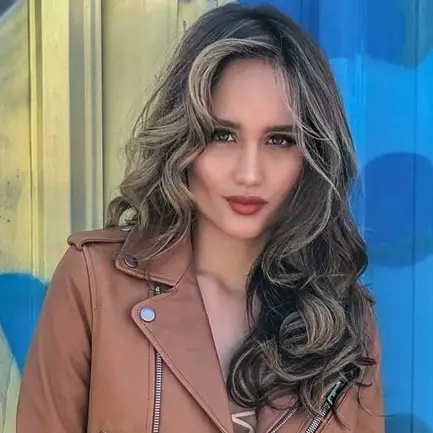 7 Pesona Cinta Laura di pernikahan Raditya Dika, bikin hati berdesir