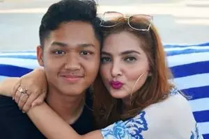Ashanty ketiduran di sofa, yang dilakukan Azriel ini bikin baper