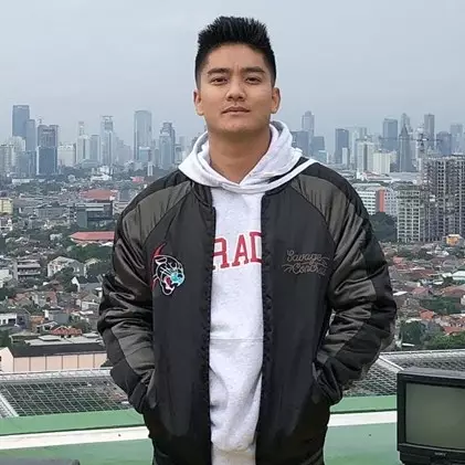 Nonton film hits, 5 seleb tampan ini akui pernah ketiduran di bioskop