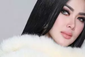 Pamer pemotretan terbaru, riasan cetar Syahrini ini malah tuai cibiran