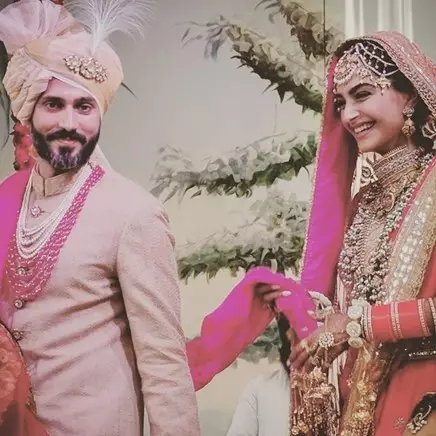 10 Foto pernikahan Sonam Kapoor dan Anand Ahuja, romantis abis