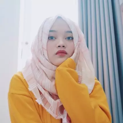 10 Gaya selfie Putri Delina, putri Sule yang manisnya bikin jatuh hati