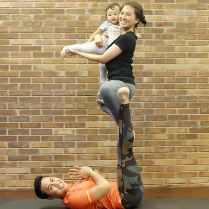 7 Momen kekompakan Sarwendah dan putrinya yoga bareng, gemesin banget