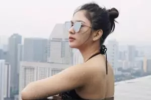 10 Gaya Jessica Mila pose seksi di kolam renang ini bikin terpesona